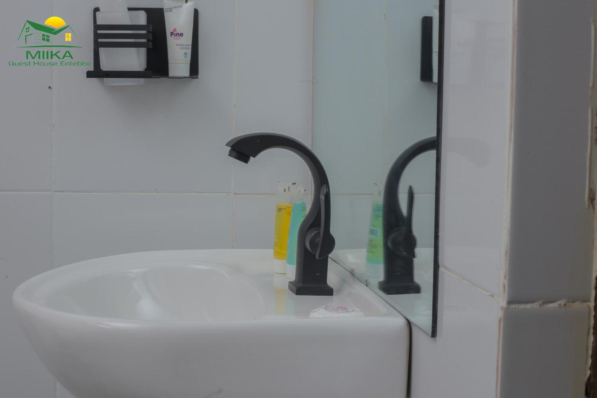Miika Guest House Entebbe Zewnętrze zdjęcie